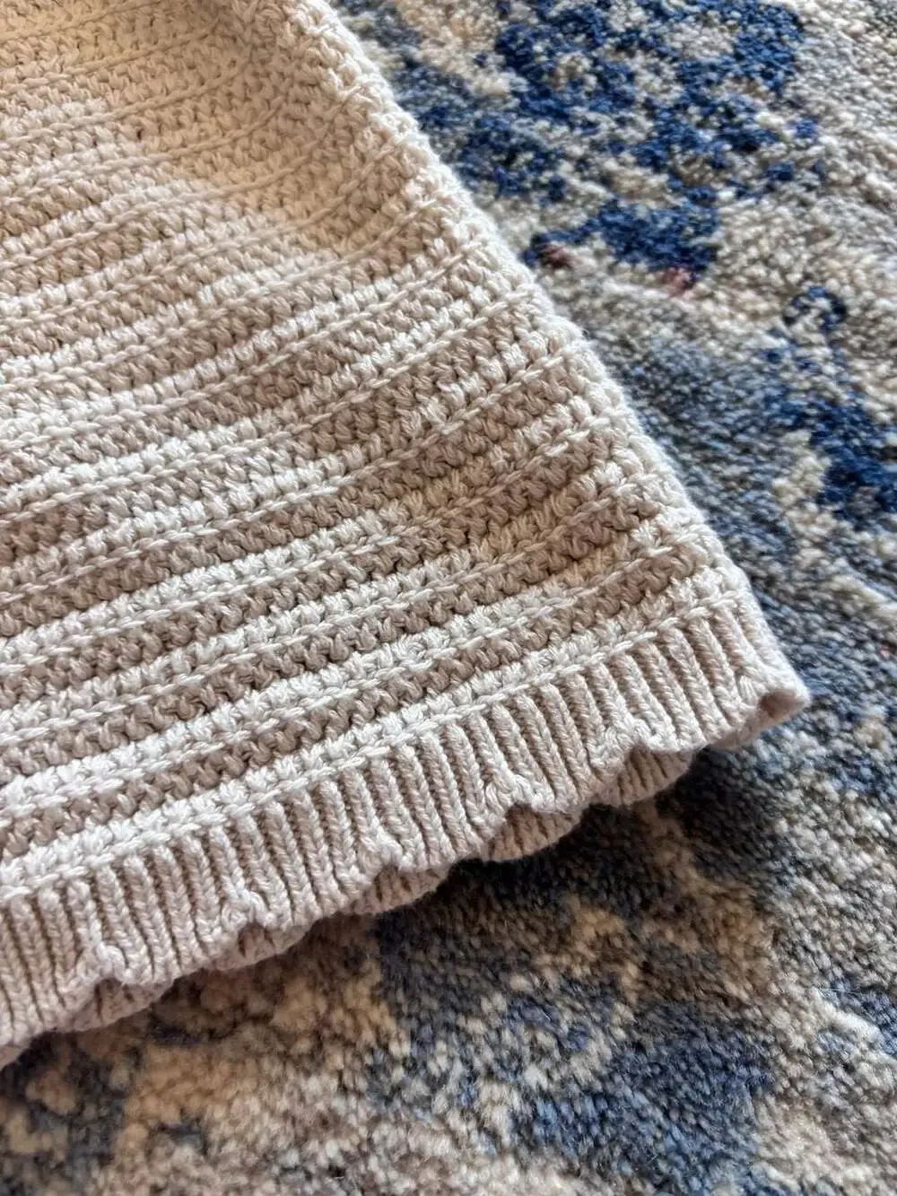 Universal Thread Size L Cream Knit Sweater